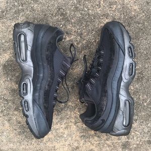 Nike Women’s Black Sneakers